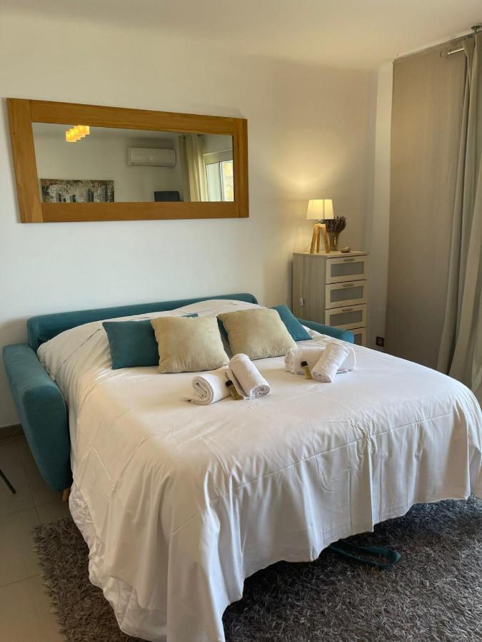 Fully Equipped Beachfront Studio In The Heart Of The City Center Bd Leclerc Antibes Exterior foto